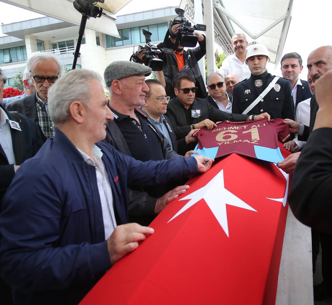 Süleyman Soylu ile İmamoğlu Mehmet Ali Yılmaz'ın cenazesinde aynı karede. İşte Soylu'nun hali 12